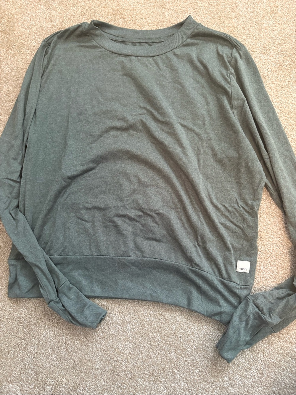 Vuori long sleeve hunter green M